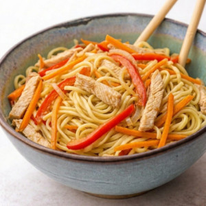 Яичная лапша с курицей