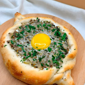 Хачапури по-аджарски с грибным соусом