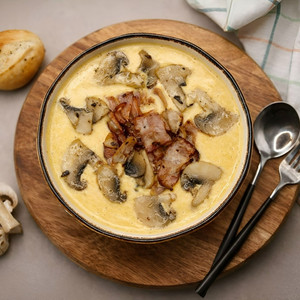Крем-суп картофельный с беконом и грибами